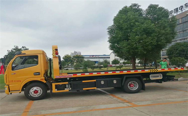 通辽定远24小时拖车救援电话号码，定远道路救援公司怎么收费的